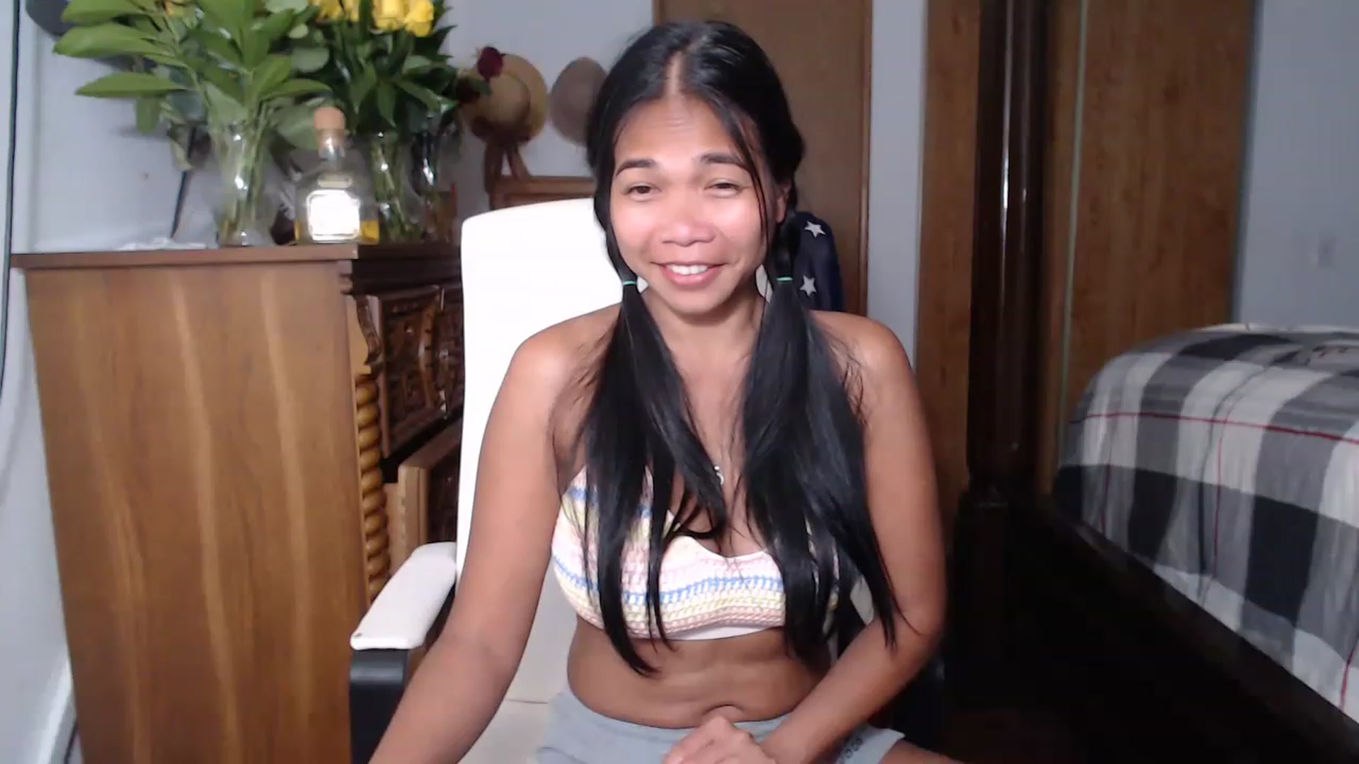 Gallery image thumbnail from Littlekai2023's myfreecams stream on, 05/20/2023, 04:00 image 15 of 20