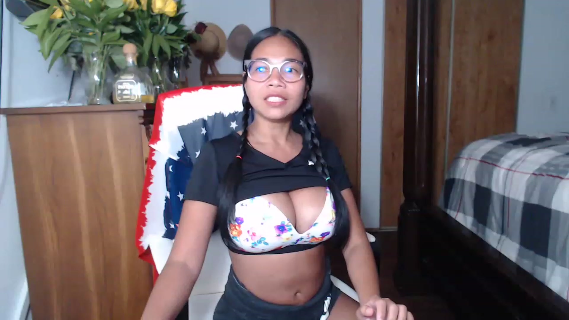 Gallery image thumbnail from Littlekai2023's myfreecams stream on, 05/21/2023, 24:01 image 20 of 20