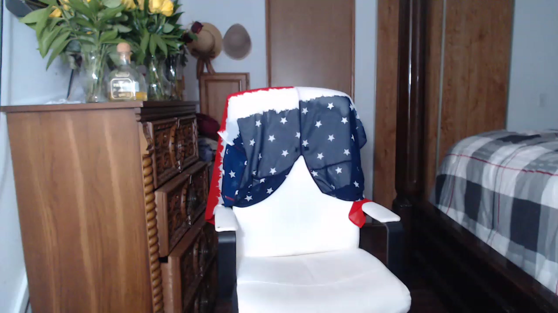 Gallery image thumbnail from Littlekai2023's myfreecams stream on, 05/21/2023, 24:01 image 12 of 20