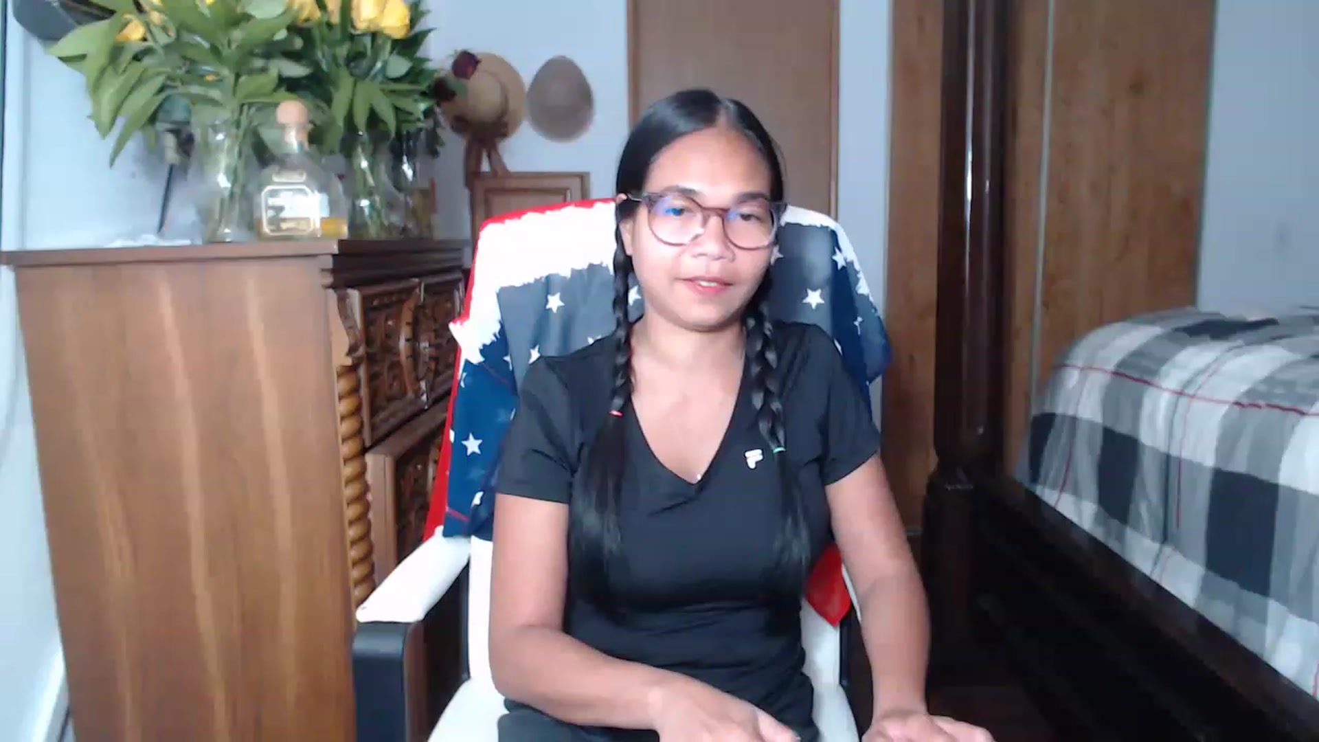 Gallery image thumbnail from Littlekai2023's myfreecams stream on, 05/21/2023, 24:01 image 15 of 20