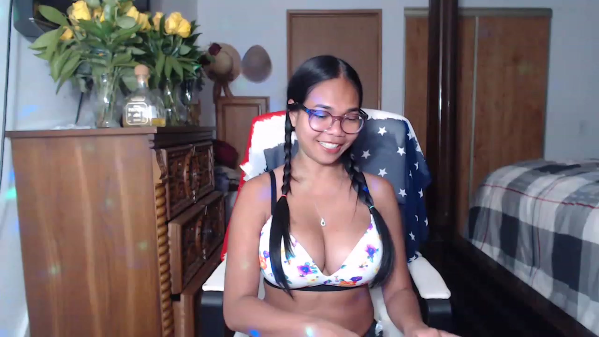 Gallery image thumbnail from Littlekai2023's myfreecams stream on, 05/21/2023, 02:49 image 1 of 20