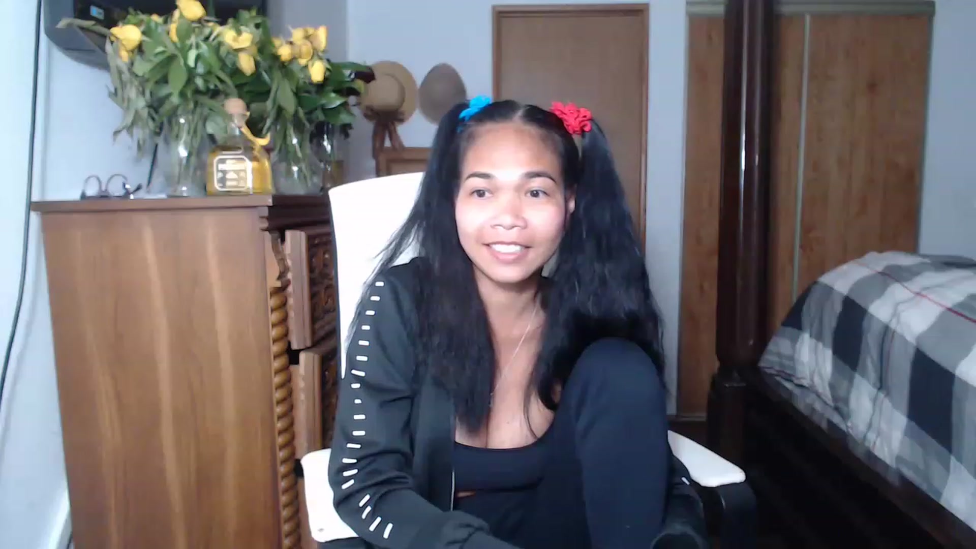 Gallery image thumbnail from Littlekai2023's myfreecams stream on, 05/23/2023, 24:01 image 14 of 20