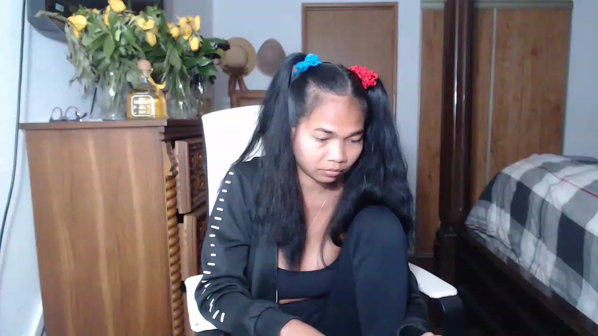 Gallery image thumbnail from Littlekai2023's myfreecams stream on, 05/23/2023, 24:01 image 12 of 20
