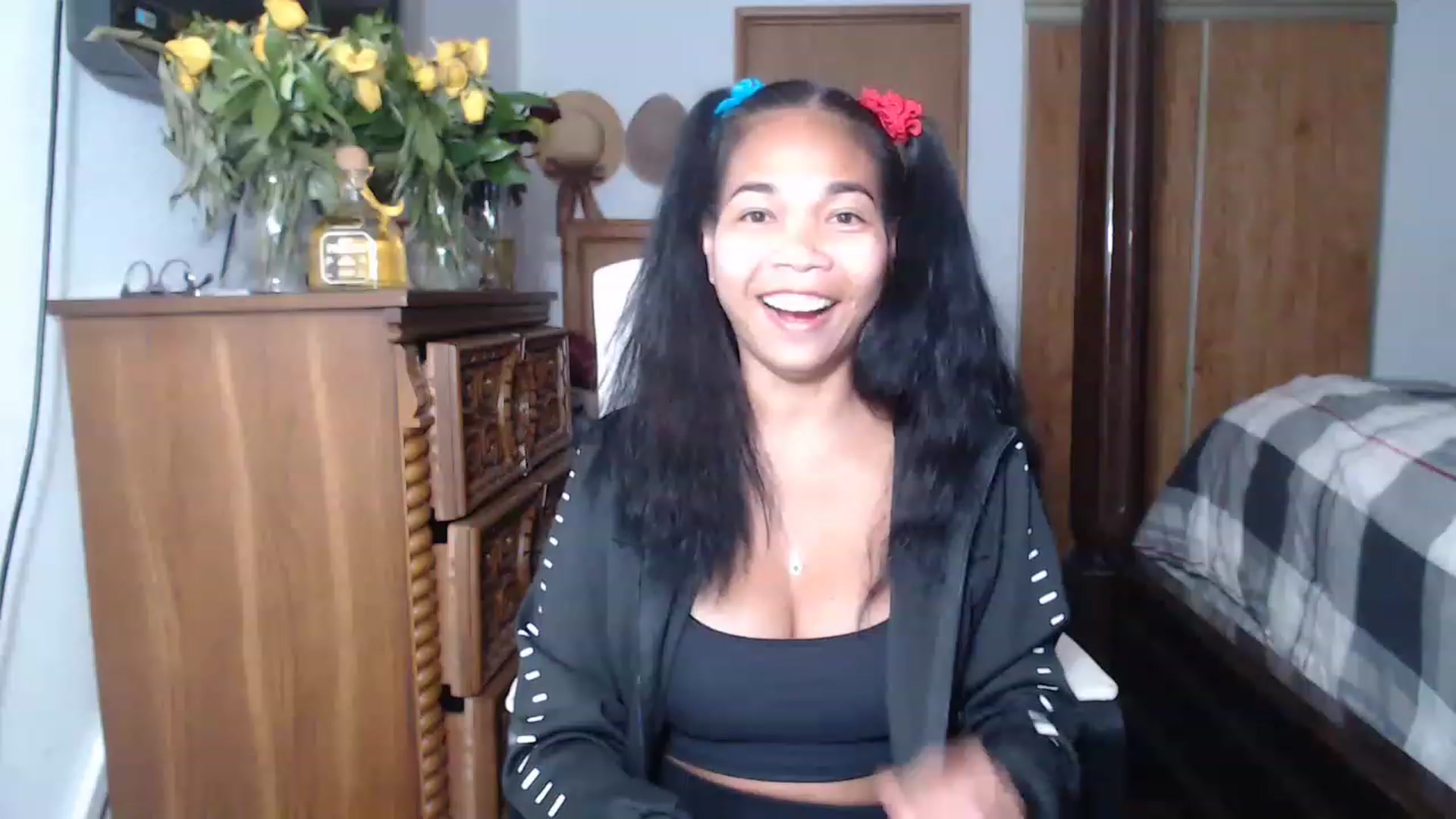 Gallery image thumbnail from Littlekai2023's myfreecams stream on, 05/23/2023, 24:01 image 16 of 20