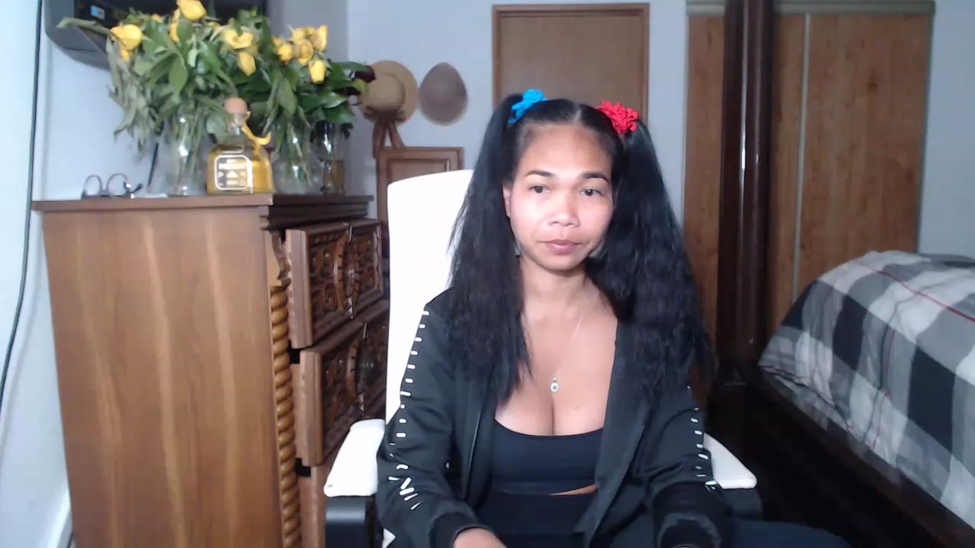 Gallery image thumbnail from Littlekai2023's myfreecams stream on, 05/23/2023, 24:01 image 17 of 20