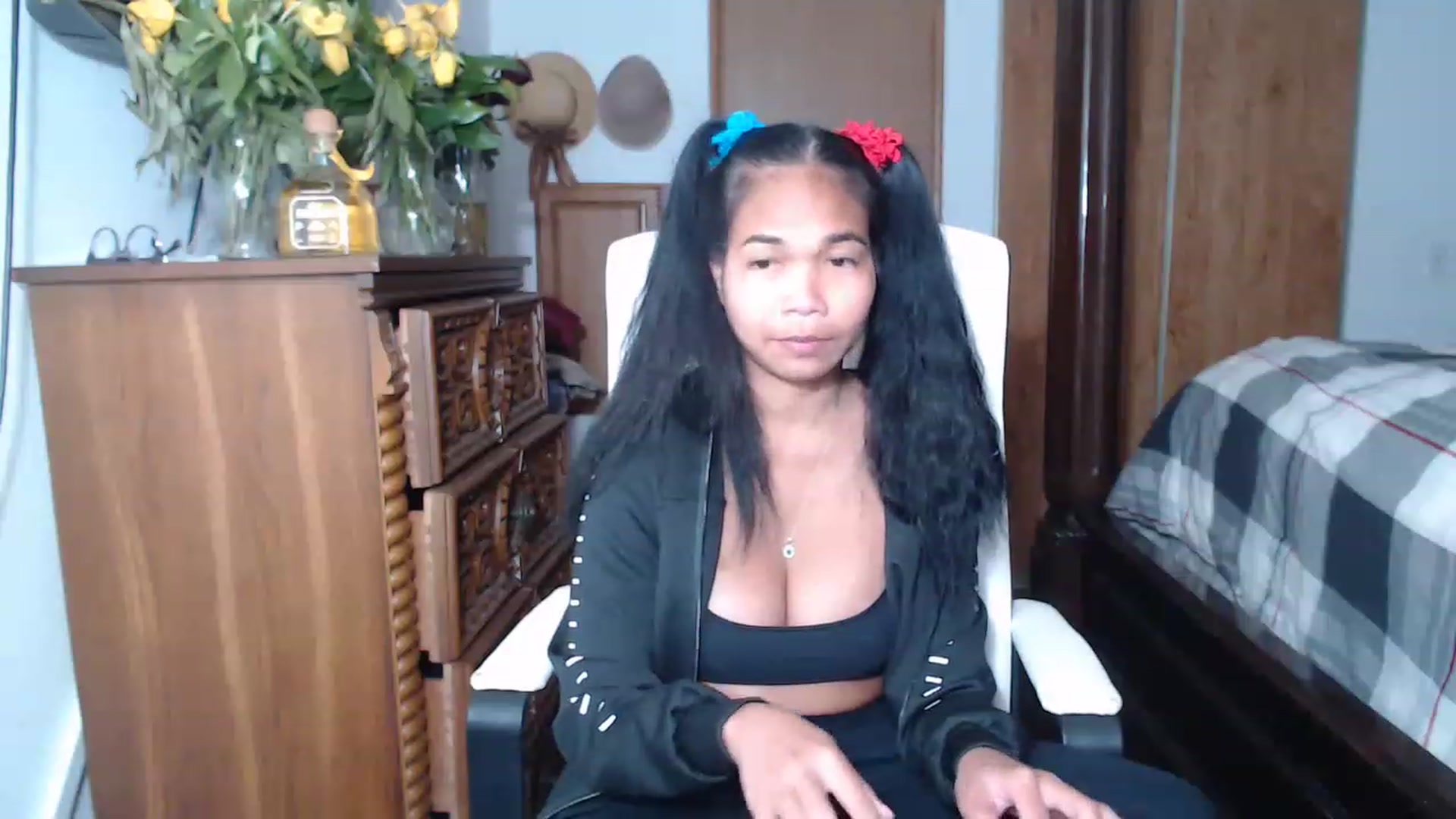 Gallery image thumbnail from Littlekai2023's myfreecams stream on, 05/23/2023, 24:53 image 18 of 20