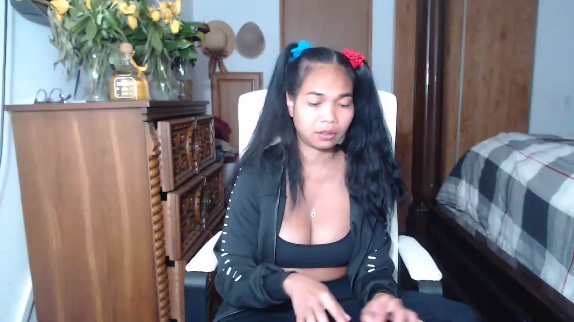 Gallery image thumbnail from Littlekai2023's myfreecams stream on, 05/23/2023, 24:53 image 17 of 20