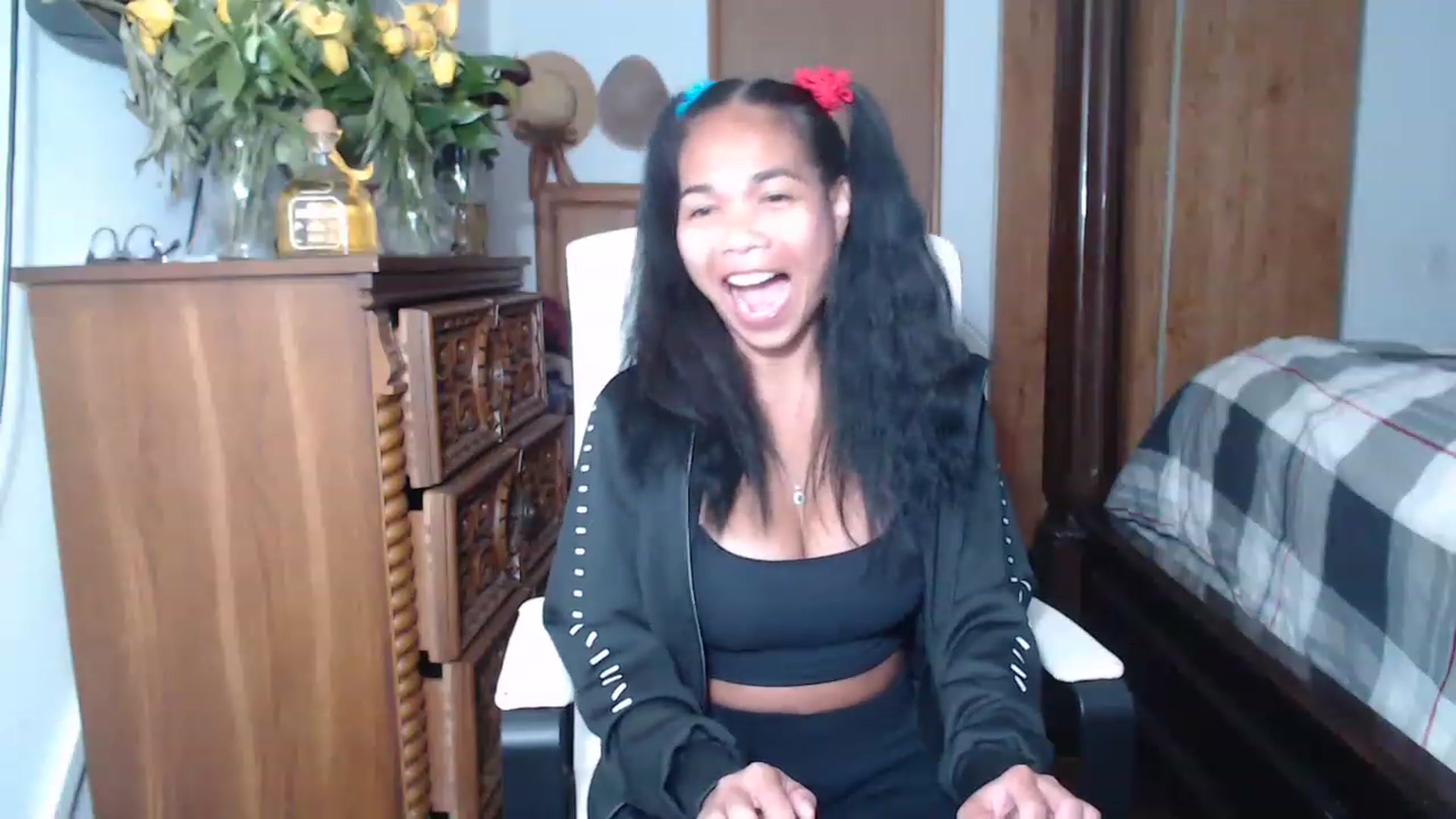 Gallery image thumbnail from Littlekai2023's myfreecams stream on, 05/23/2023, 24:53 image 12 of 20