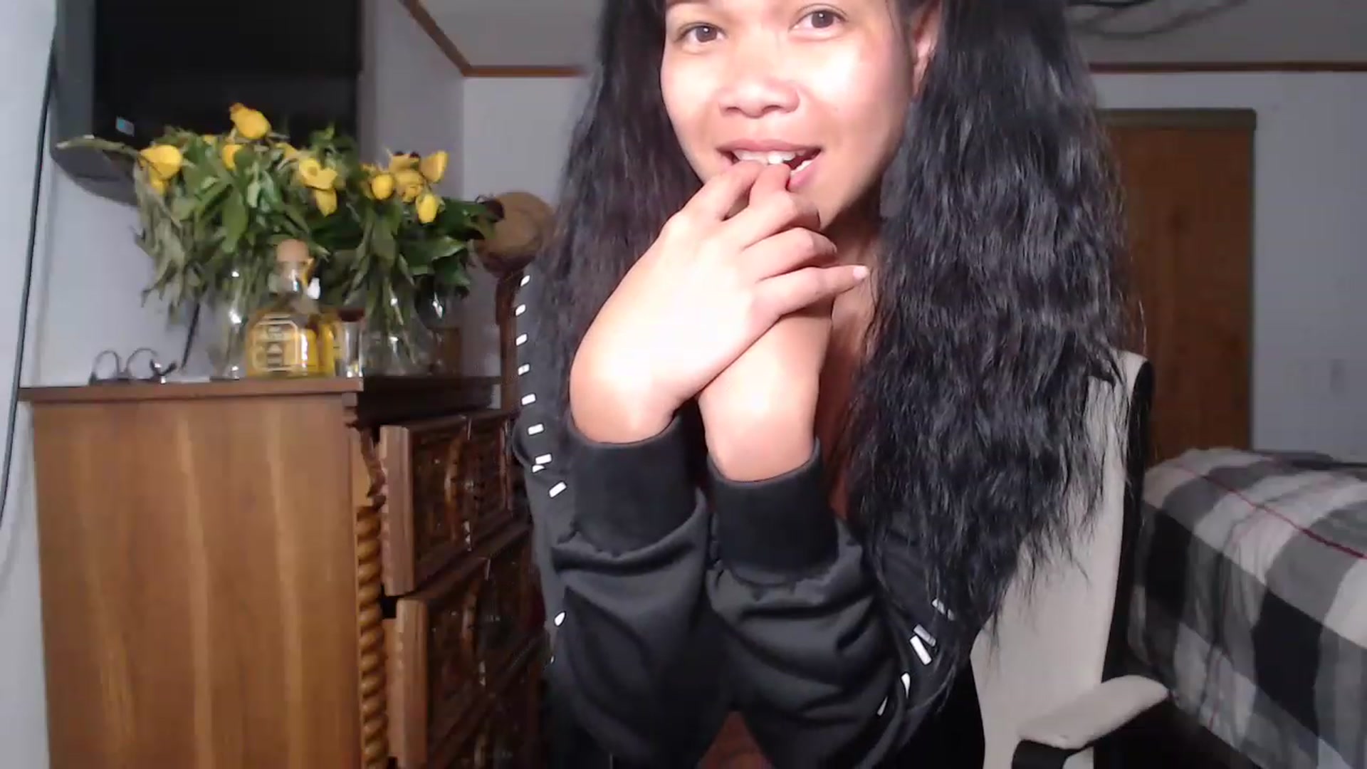 Gallery image thumbnail from Littlekai2023's myfreecams stream on, 05/23/2023, 04:29 image 14 of 20