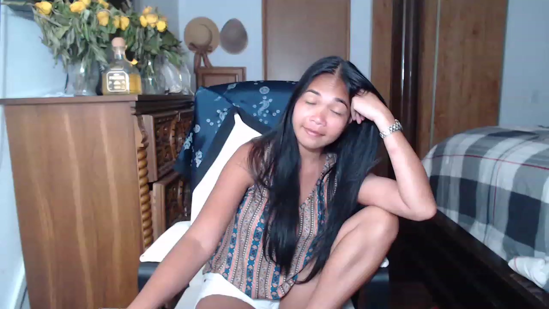 Gallery image thumbnail from Littlekai2023's myfreecams stream on, 05/26/2023, 04:15 image 9 of 20