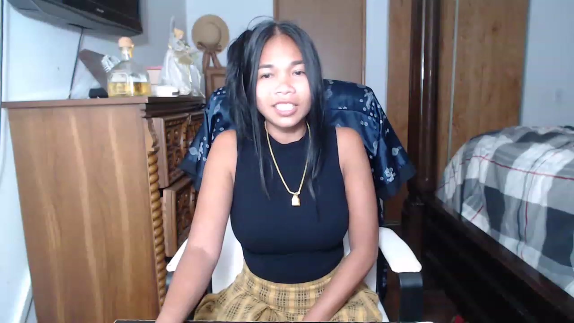 Gallery image thumbnail from Littlekai2023's myfreecams stream on, 05/27/2023, 24:42 image 14 of 20