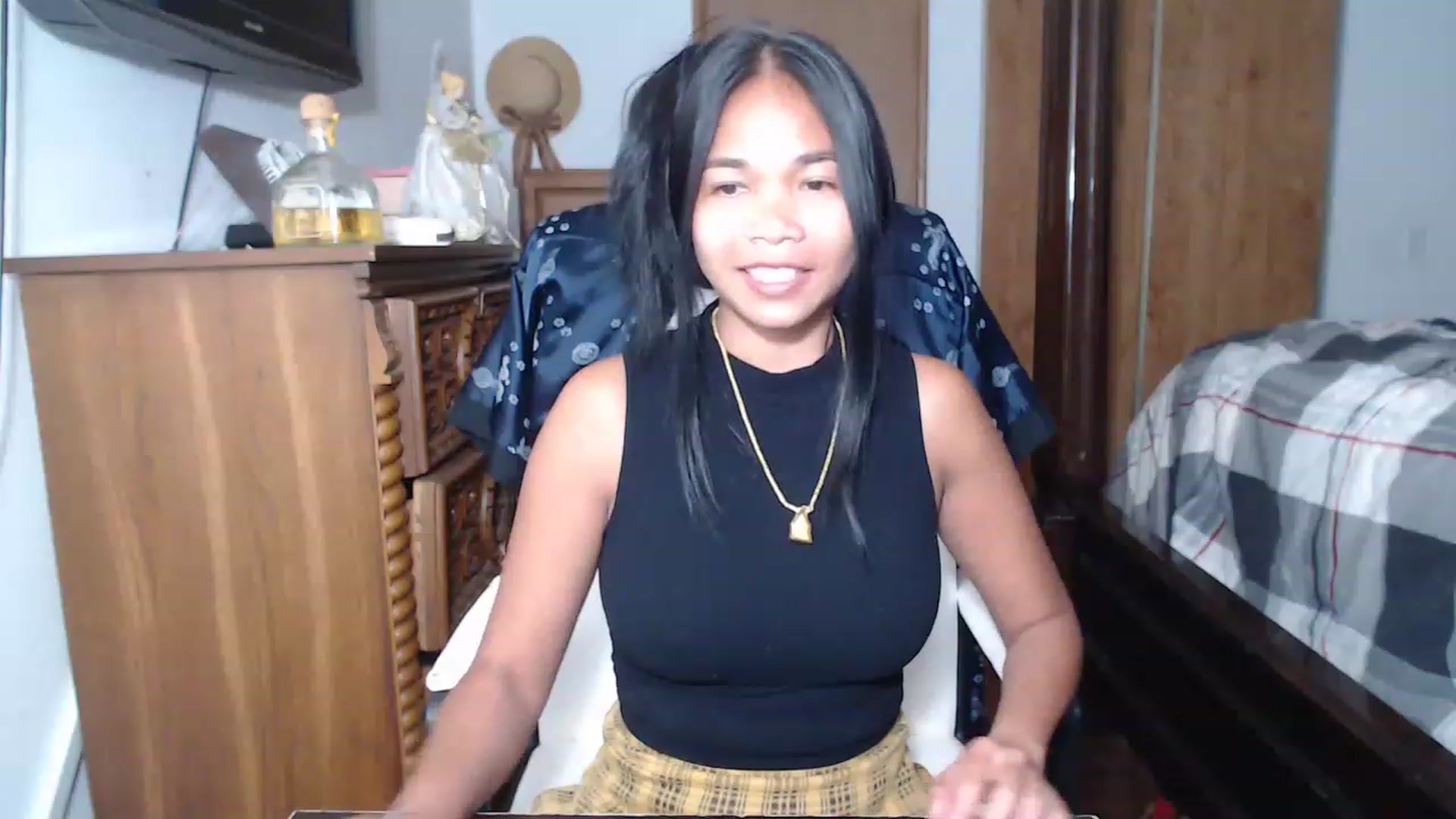 Gallery image thumbnail from Littlekai2023's myfreecams stream on, 05/27/2023, 24:42 image 9 of 20
