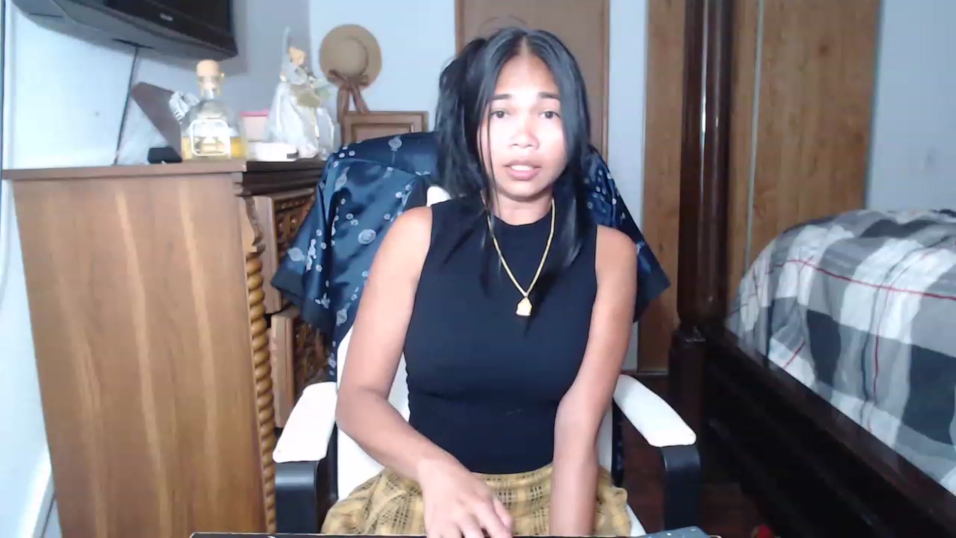 Gallery image thumbnail from Littlekai2023's myfreecams stream on, 05/27/2023, 24:42 image 16 of 20