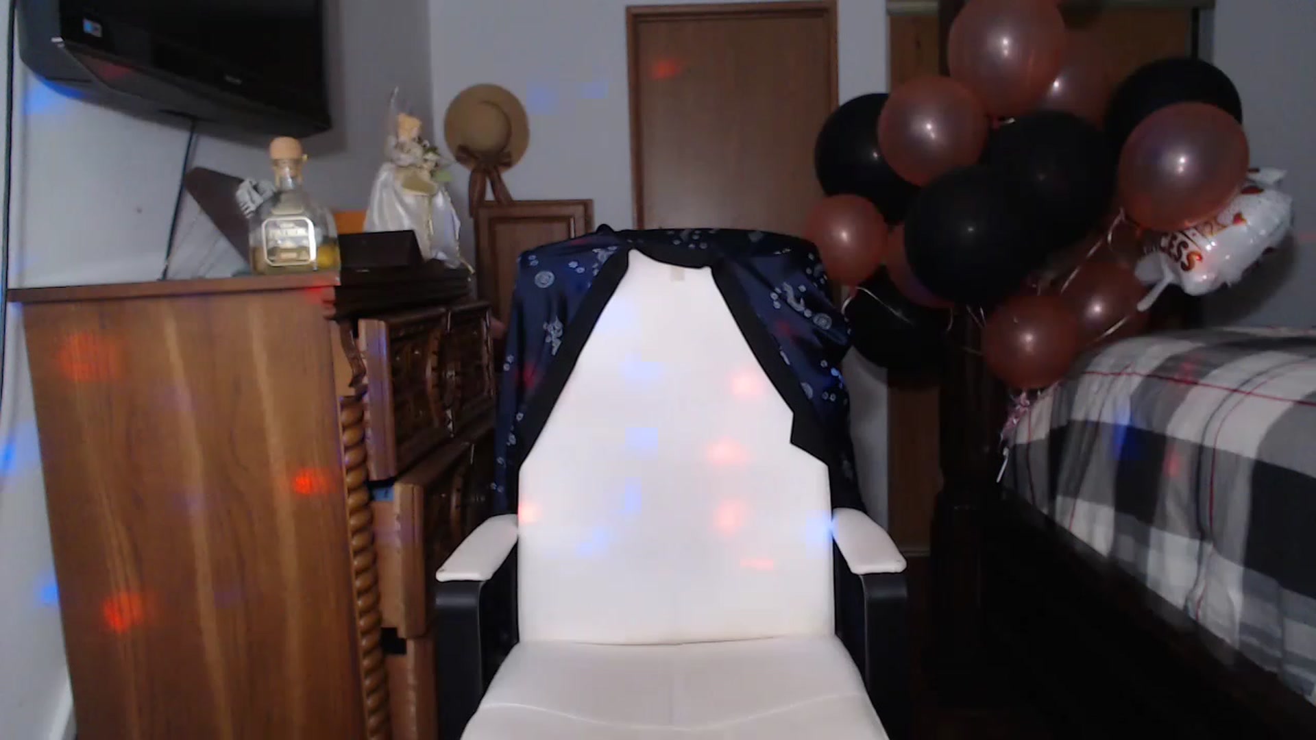 Gallery image thumbnail from Littlekai2023's myfreecams stream on, 05/28/2023, 08:26 image 1 of 20