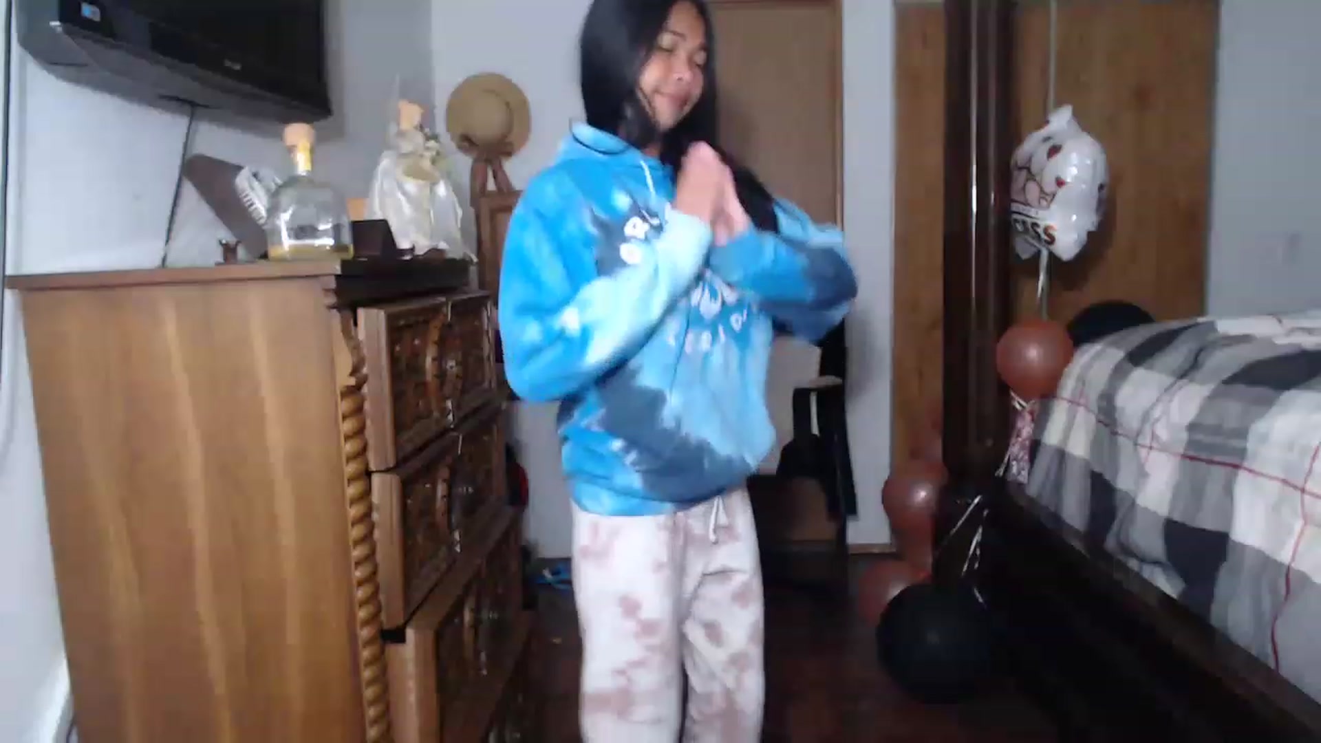 Gallery image thumbnail from Littlekai2023's myfreecams stream on, 05/29/2023, 06:04 image 15 of 20