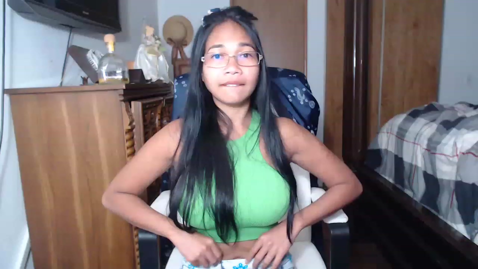 Gallery image thumbnail from Littlekai2023's myfreecams stream on, 05/29/2023, 18:50 image 15 of 20