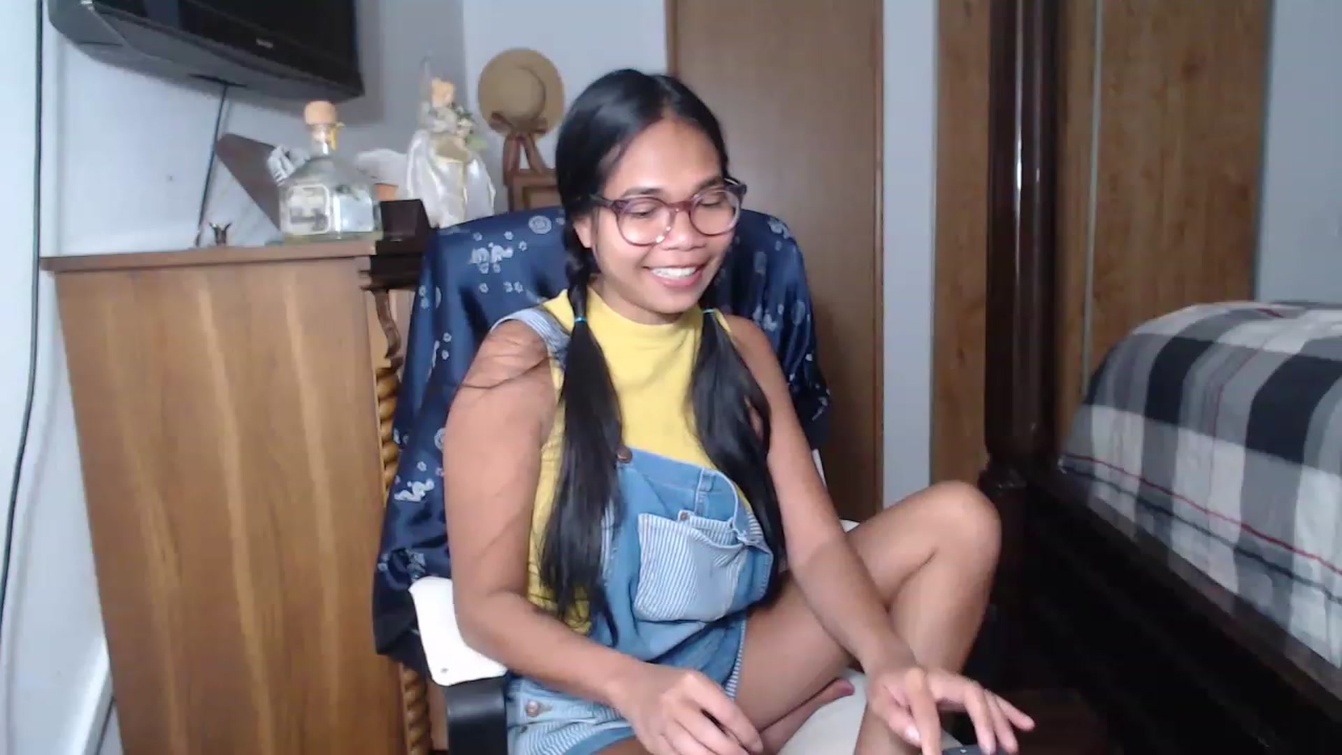 Gallery image thumbnail from Littlekai2023's myfreecams stream on, 05/31/2023, 03:07 image 18 of 20