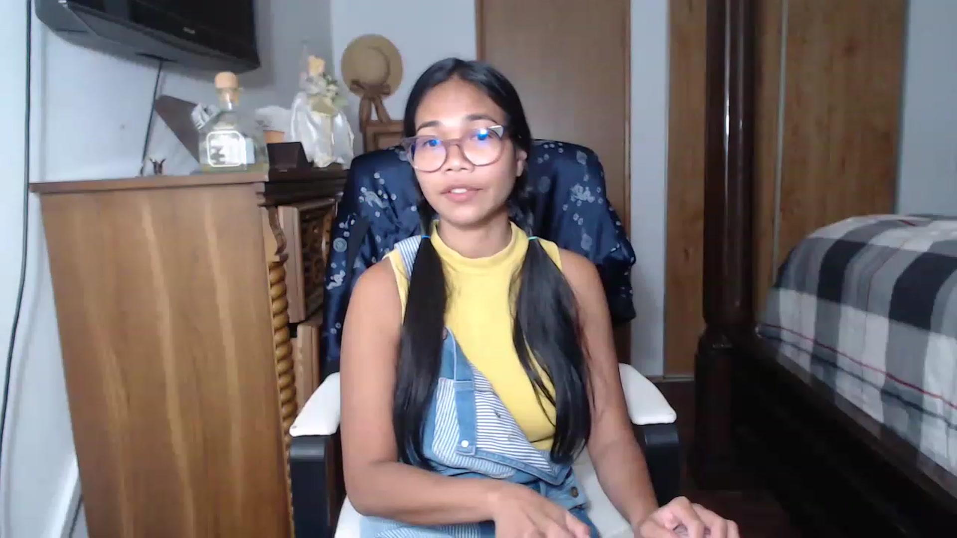 Gallery image thumbnail from Littlekai2023's myfreecams stream on, 05/31/2023, 03:48 image 5 of 20