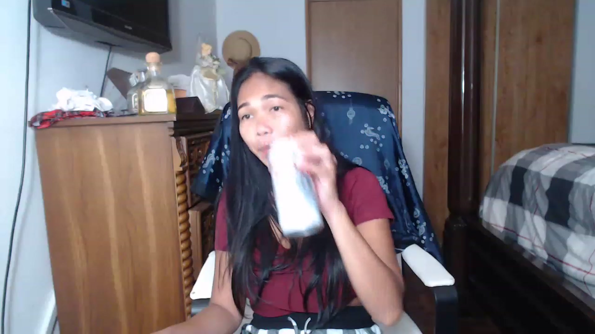 Gallery image thumbnail from Littlekai2023's myfreecams stream on, 06/03/2023, 01:03 image 16 of 20