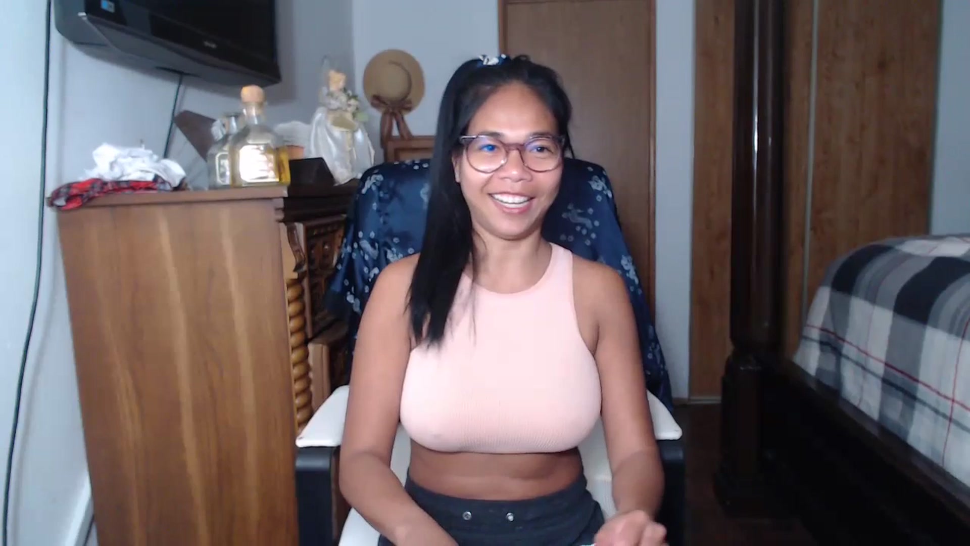 Gallery image thumbnail from Littlekai2023's myfreecams stream on, 06/03/2023, 20:23 image 15 of 20