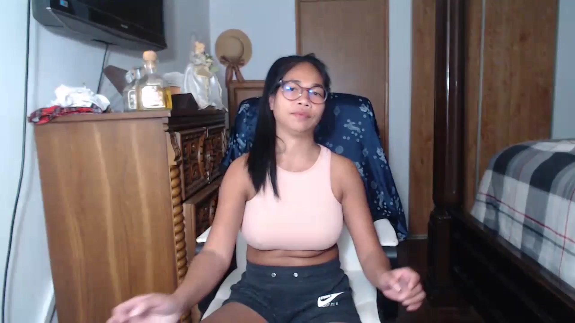 Gallery image thumbnail from Littlekai2023's myfreecams stream on, 06/03/2023, 20:23 image 16 of 20