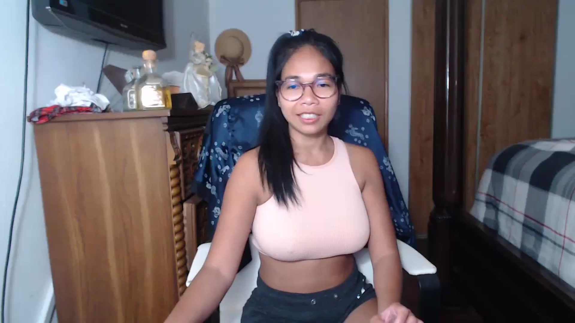 Gallery image thumbnail from Littlekai2023's myfreecams stream on, 06/03/2023, 20:23 image 6 of 20