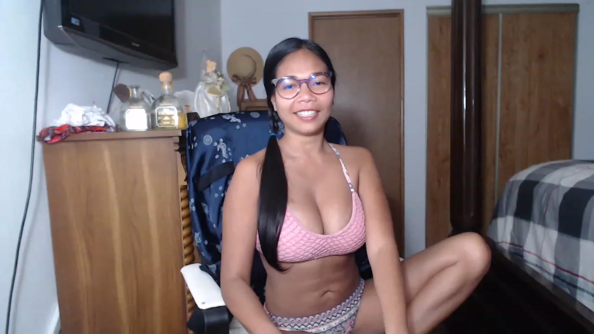 Gallery image thumbnail from Littlekai2023's myfreecams stream on, 06/05/2023, 02:00 image 6 of 20