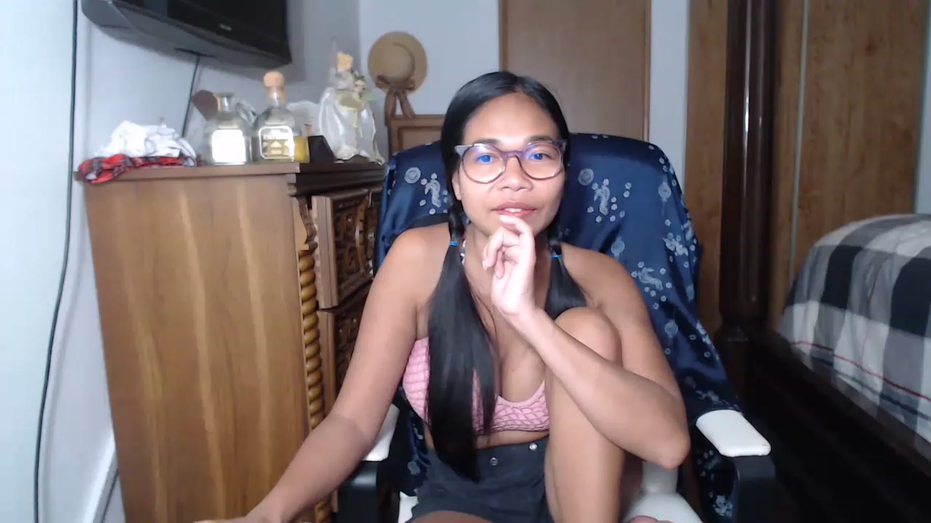 Gallery image thumbnail from Littlekai2023's myfreecams stream on, 06/05/2023, 02:00 image 2 of 20