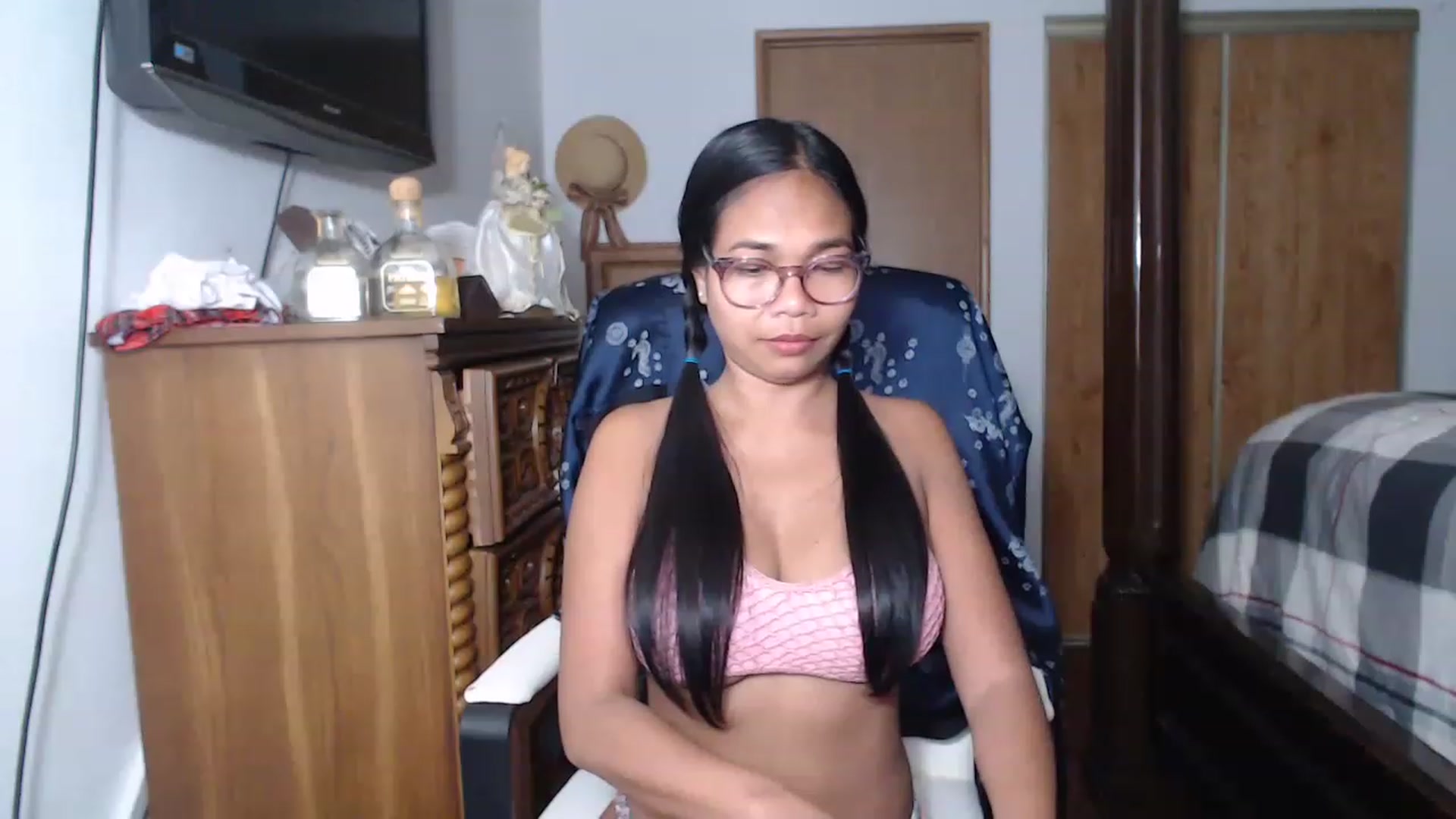 Gallery image thumbnail from Littlekai2023's myfreecams stream on, 06/05/2023, 02:00 image 5 of 20