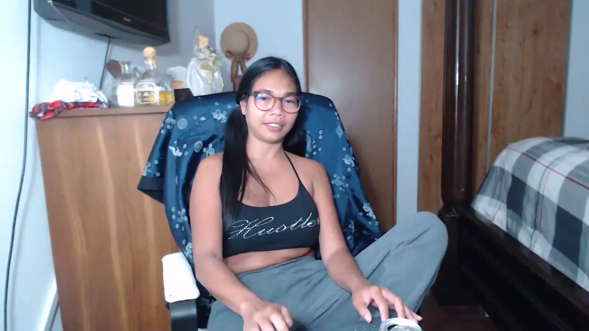 Gallery image thumbnail from Littlekai2023's myfreecams stream on, 06/06/2023, 01:37 image 17 of 20