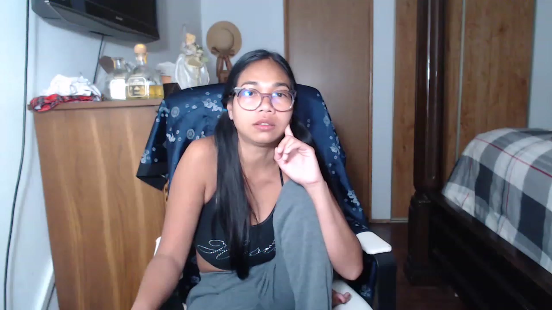 Gallery image thumbnail from Littlekai2023's myfreecams stream on, 06/06/2023, 01:37 image 16 of 20
