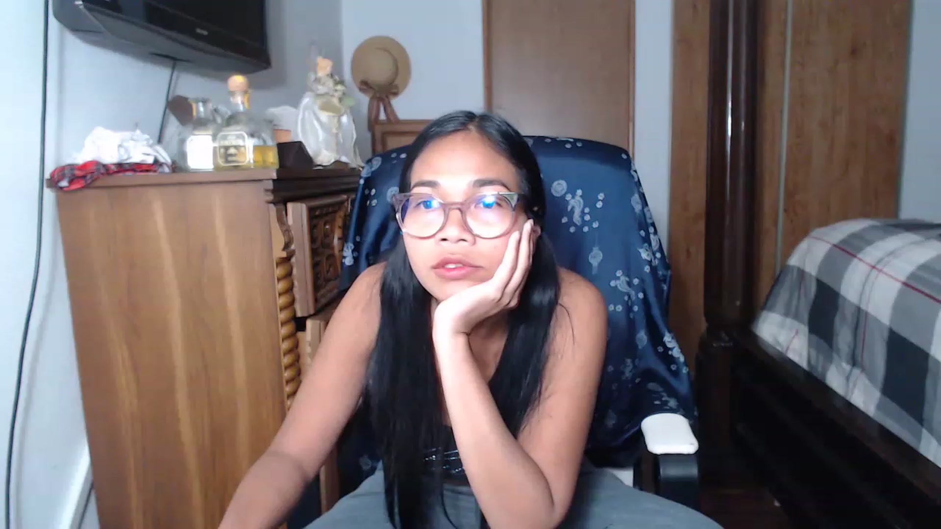 Gallery image thumbnail from Littlekai2023's myfreecams stream on, 06/06/2023, 01:37 image 4 of 20