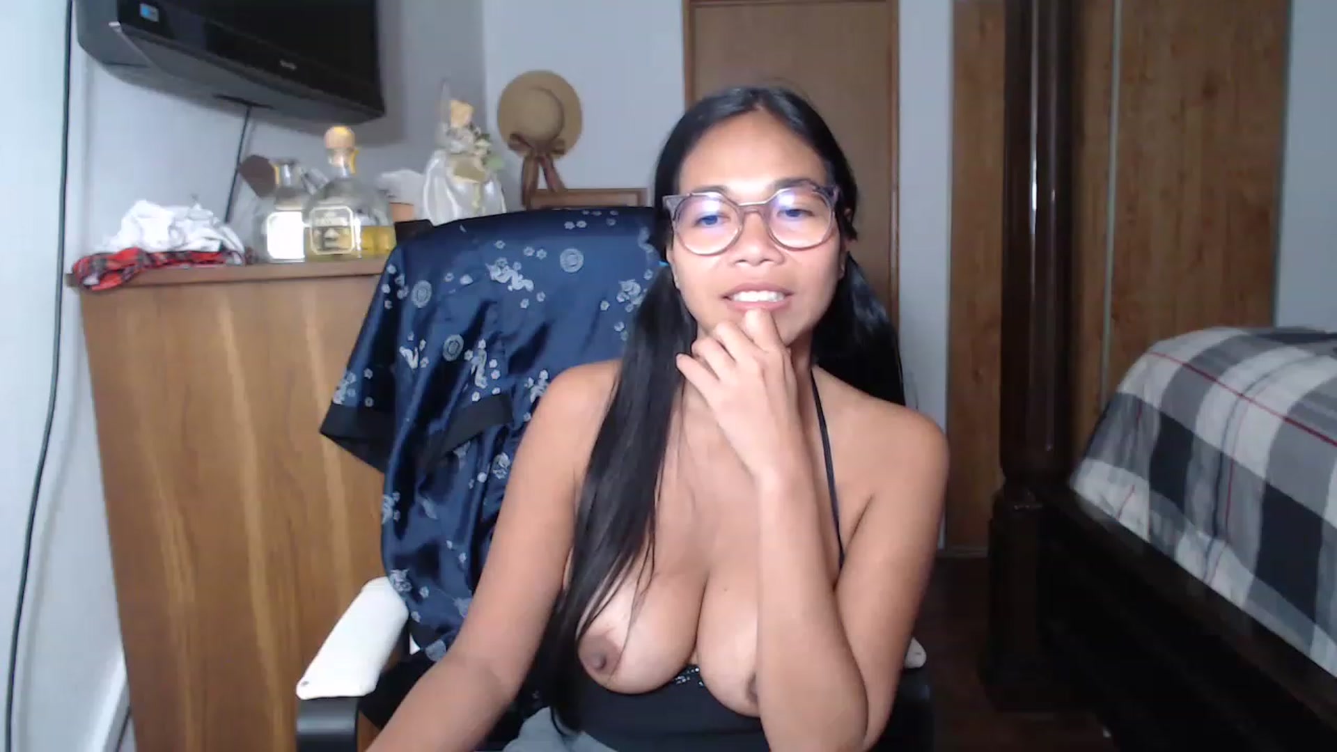Gallery image thumbnail from Littlekai2023's myfreecams stream on, 06/06/2023, 03:35 image 13 of 20
