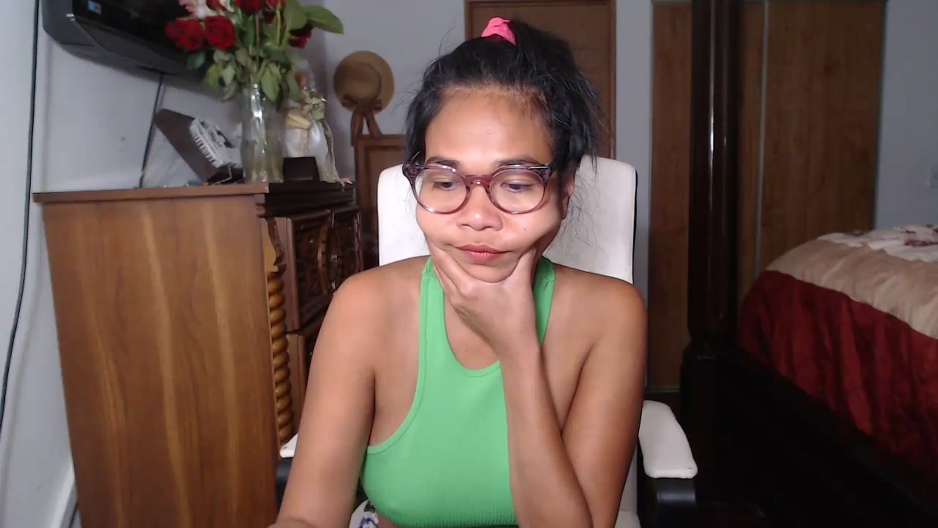Gallery image thumbnail from Littlekai2023's myfreecams stream on, 06/14/2023, 24:32 image 17 of 20