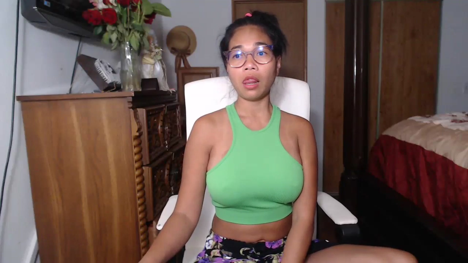 Gallery image thumbnail from Littlekai2023's myfreecams stream on, 06/14/2023, 24:32 image 19 of 20