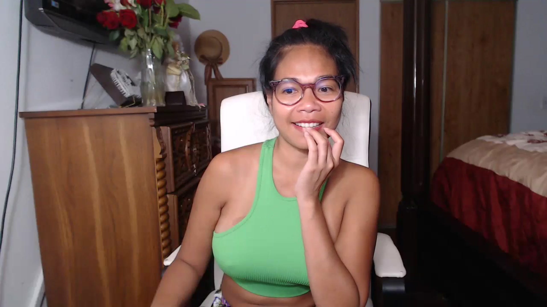 Gallery image thumbnail from Littlekai2023's myfreecams stream on, 06/14/2023, 24:32 image 16 of 20