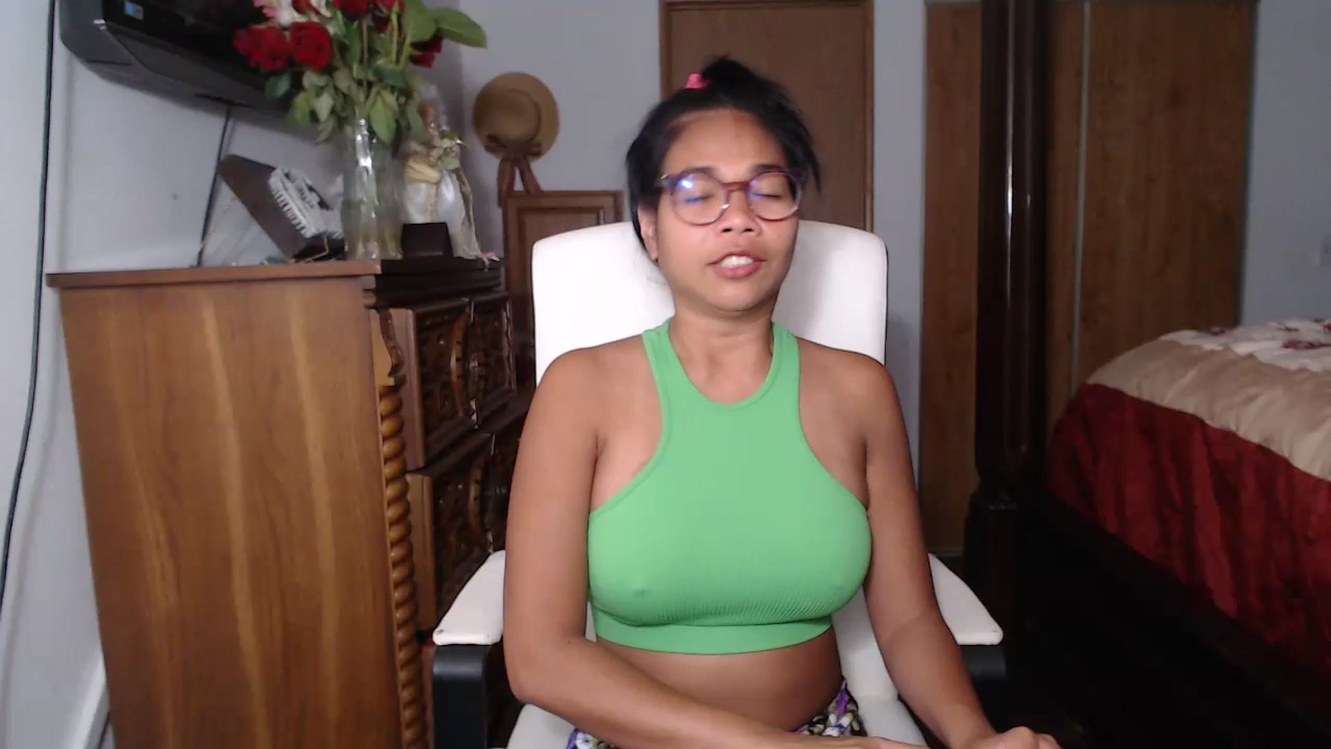 Gallery image thumbnail from Littlekai2023's myfreecams stream on, 06/14/2023, 24:32 image 1 of 20