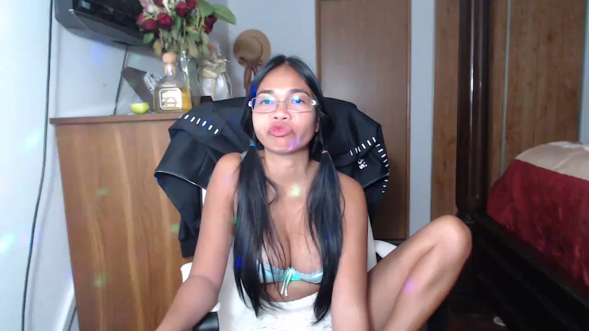 Gallery image thumbnail from Littlekai2023's myfreecams stream on, 06/17/2023, 01:35 image 12 of 20