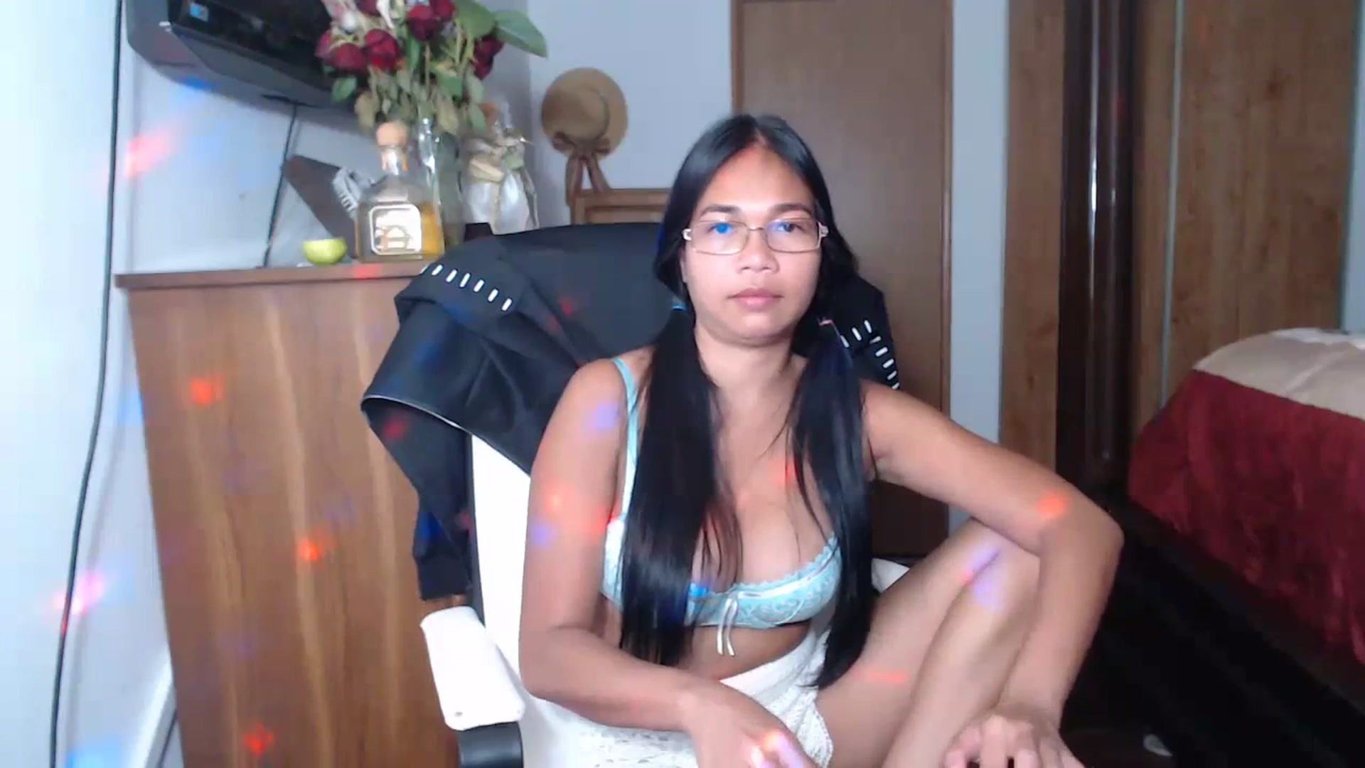 Gallery image thumbnail from Littlekai2023's myfreecams stream on, 06/17/2023, 01:35 image 18 of 20