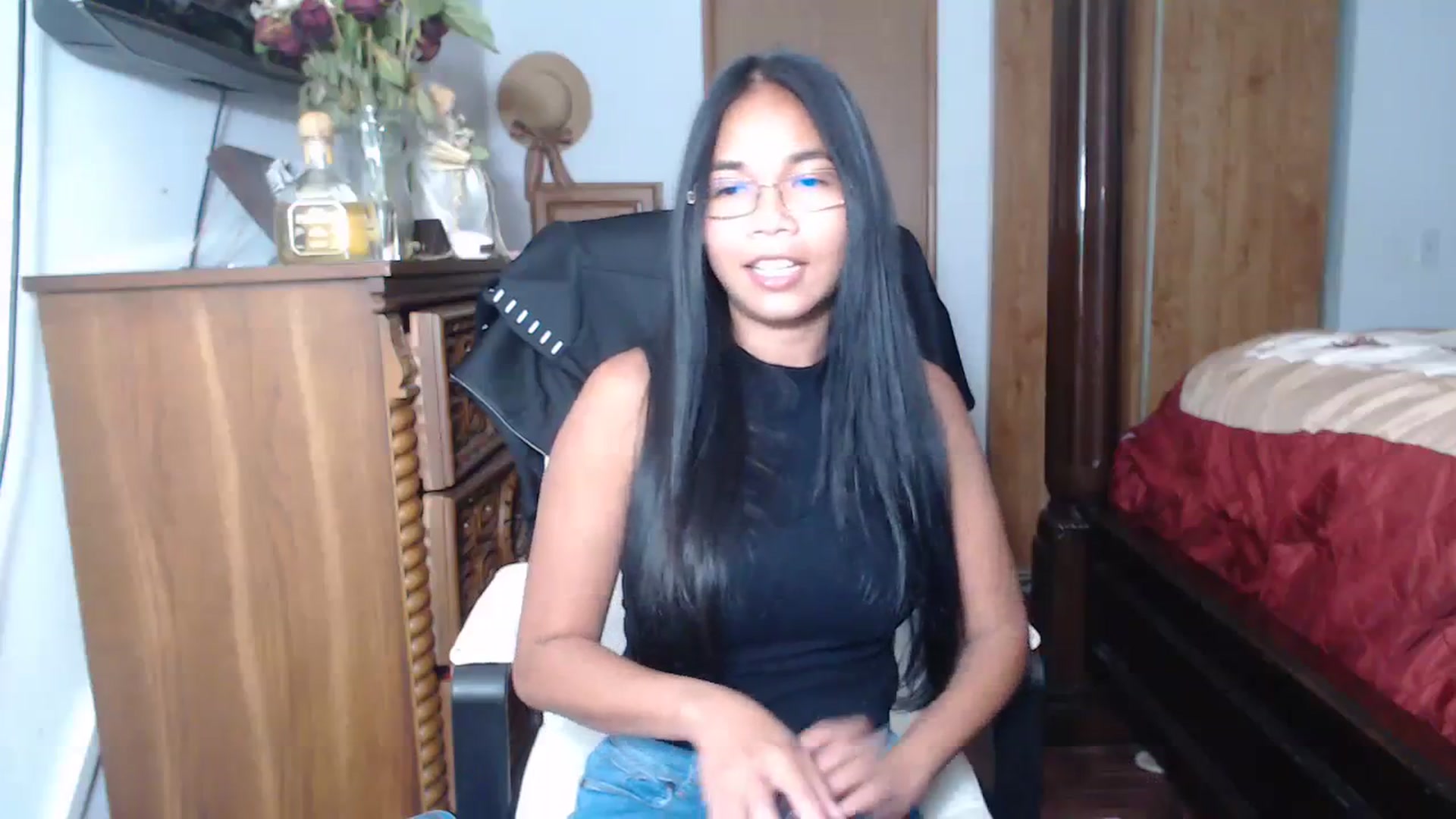 Gallery image thumbnail from Littlekai2023's myfreecams stream on, 06/19/2023, 02:08 image 14 of 20