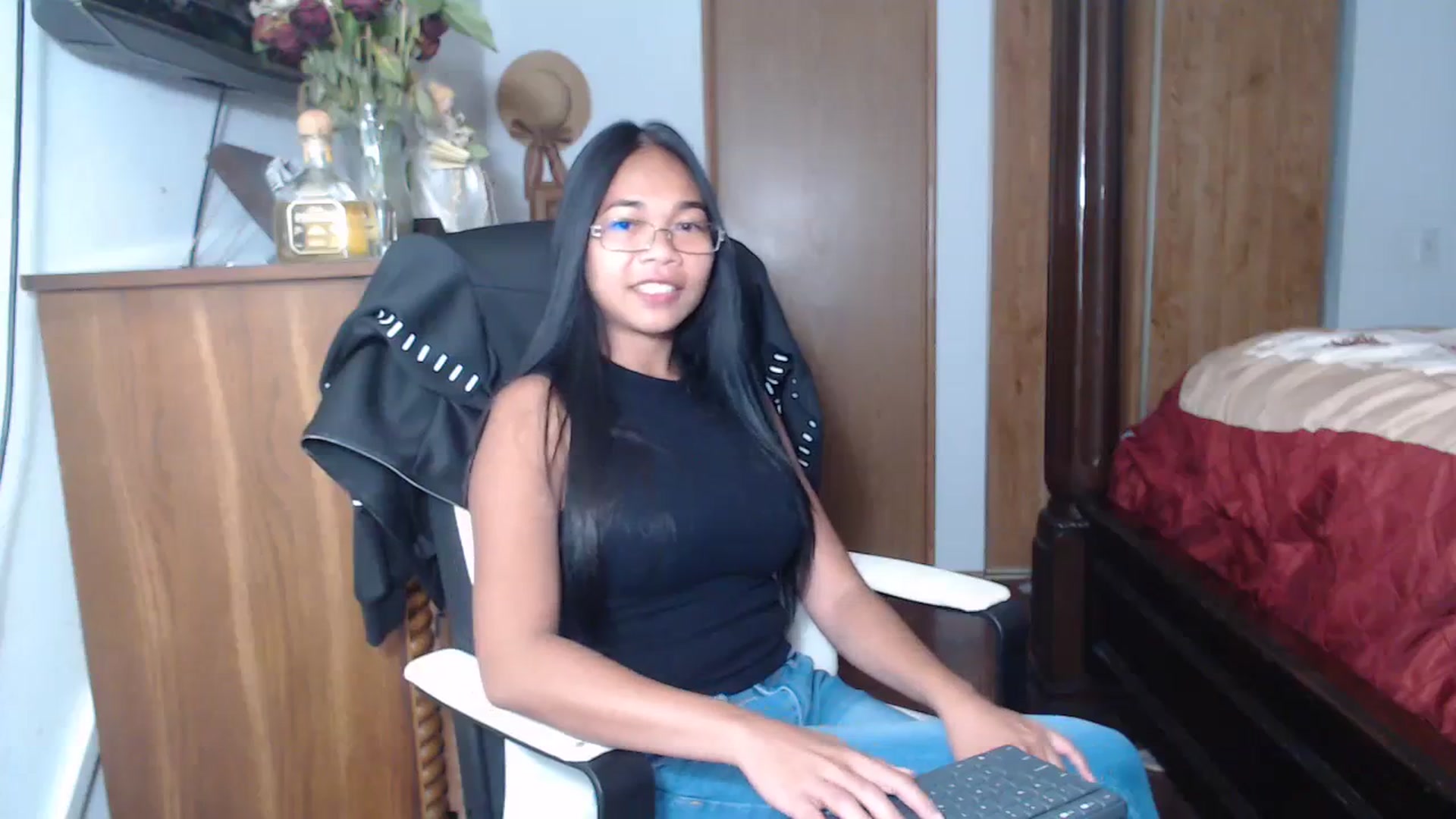 Gallery image thumbnail from Littlekai2023's myfreecams stream on, 06/19/2023, 02:08 image 3 of 20