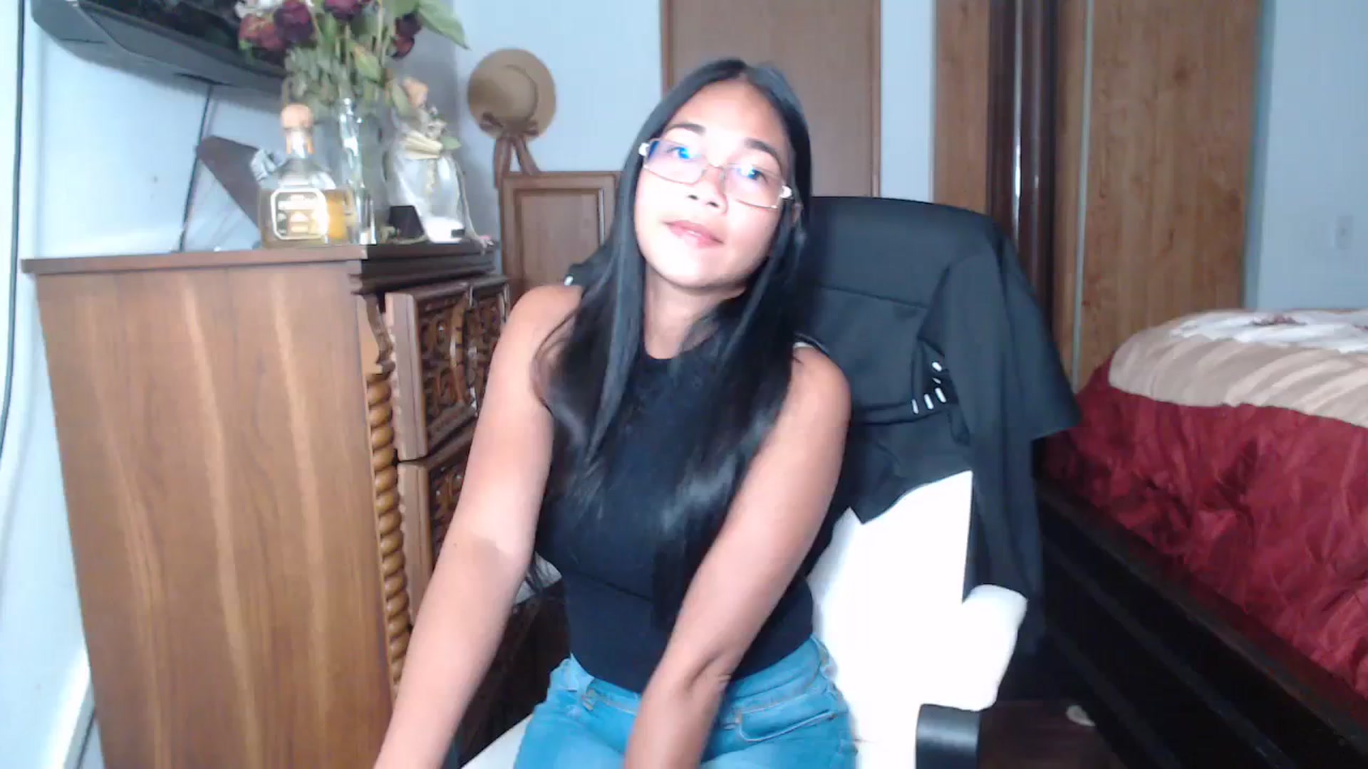 Gallery image thumbnail from Littlekai2023's myfreecams stream on, 06/19/2023, 02:08 image 18 of 20