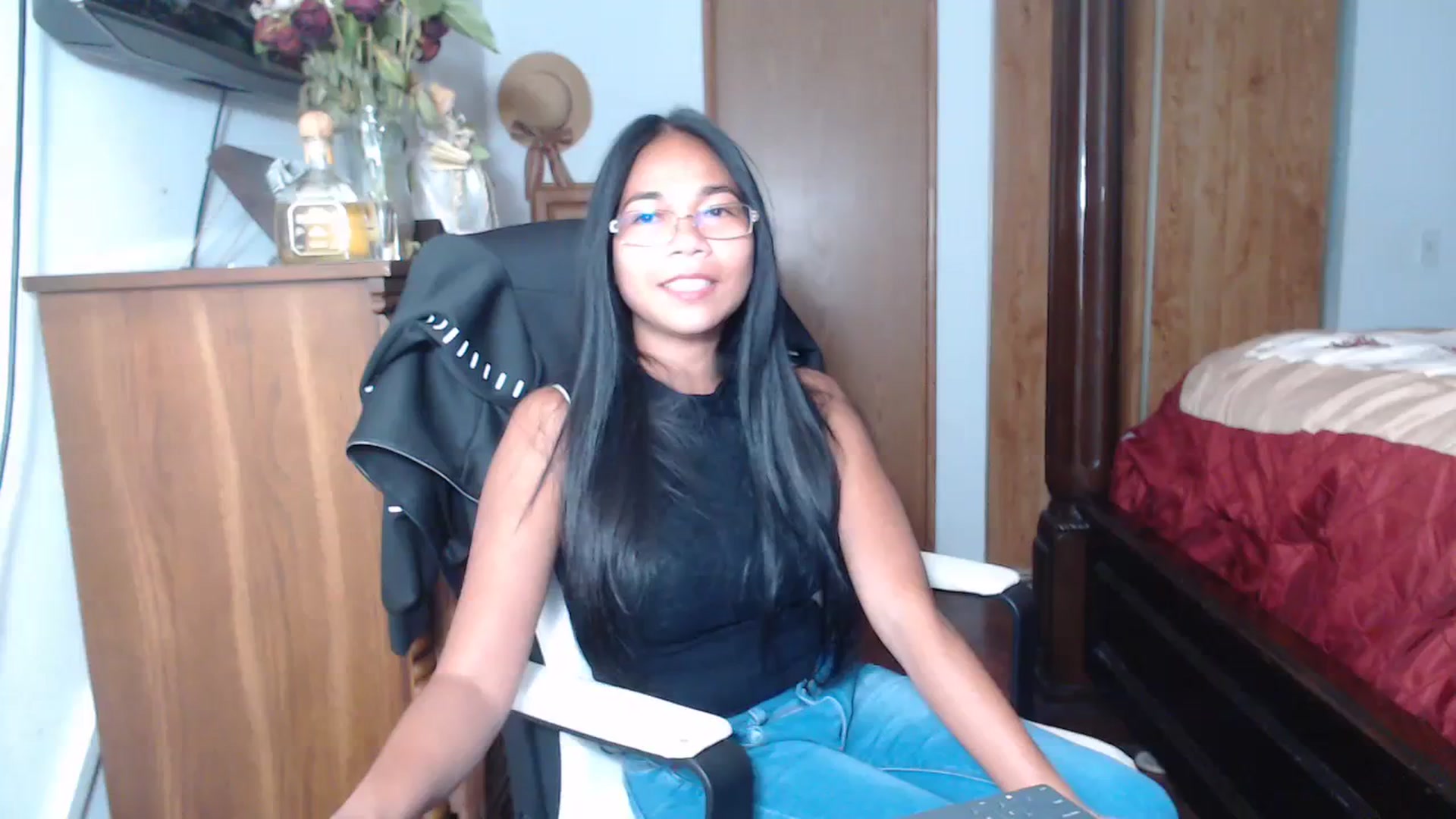 Gallery image thumbnail from Littlekai2023's myfreecams stream on, 06/19/2023, 02:08 image 10 of 20