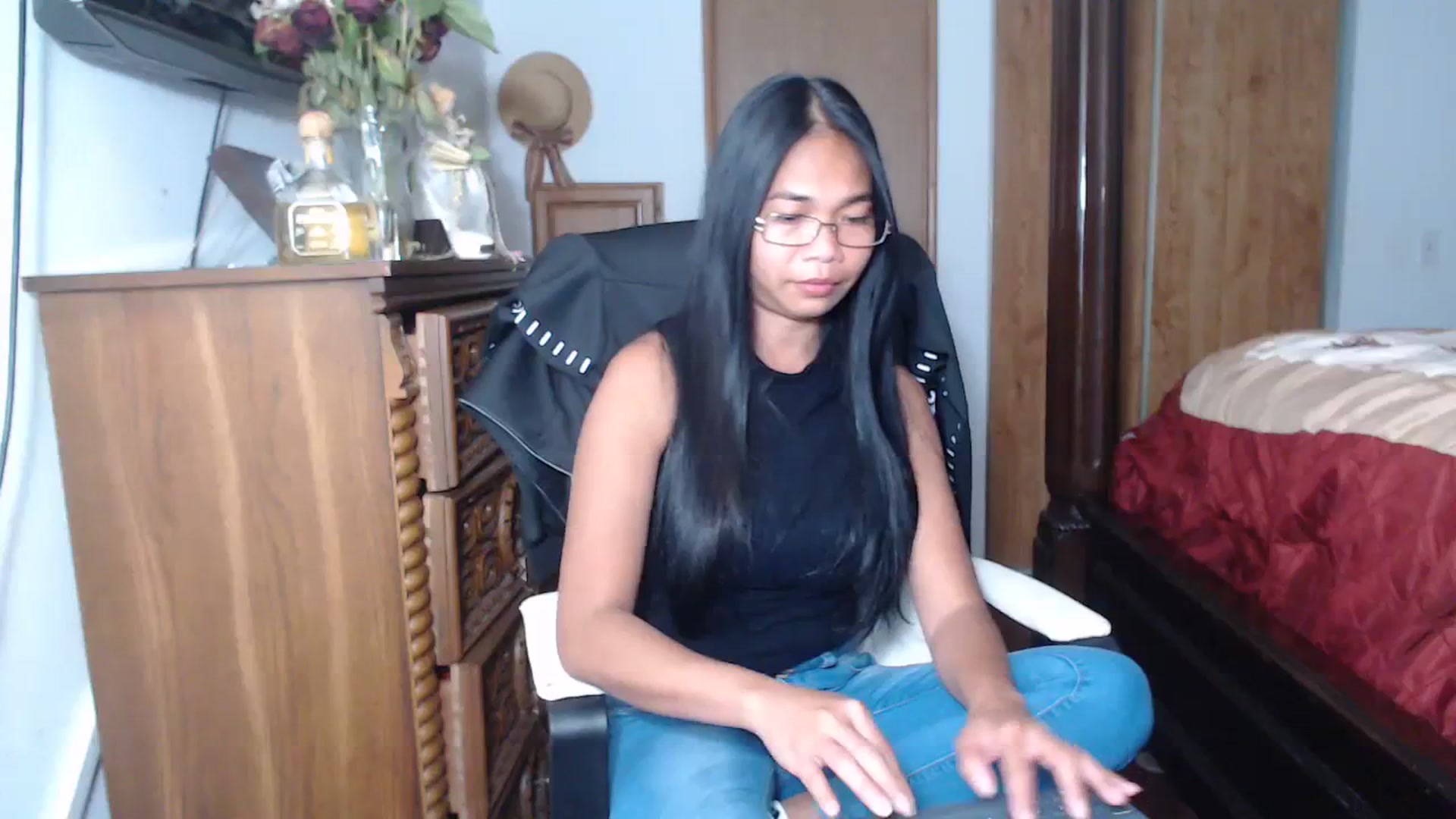 Gallery image thumbnail from Littlekai2023's myfreecams stream on, 06/19/2023, 02:08 image 12 of 20
