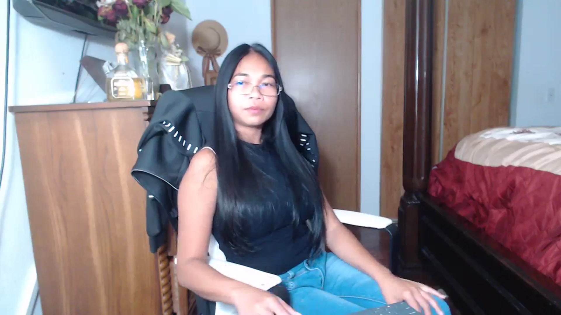 Gallery image thumbnail from Littlekai2023's myfreecams stream on, 06/19/2023, 02:08 image 9 of 20