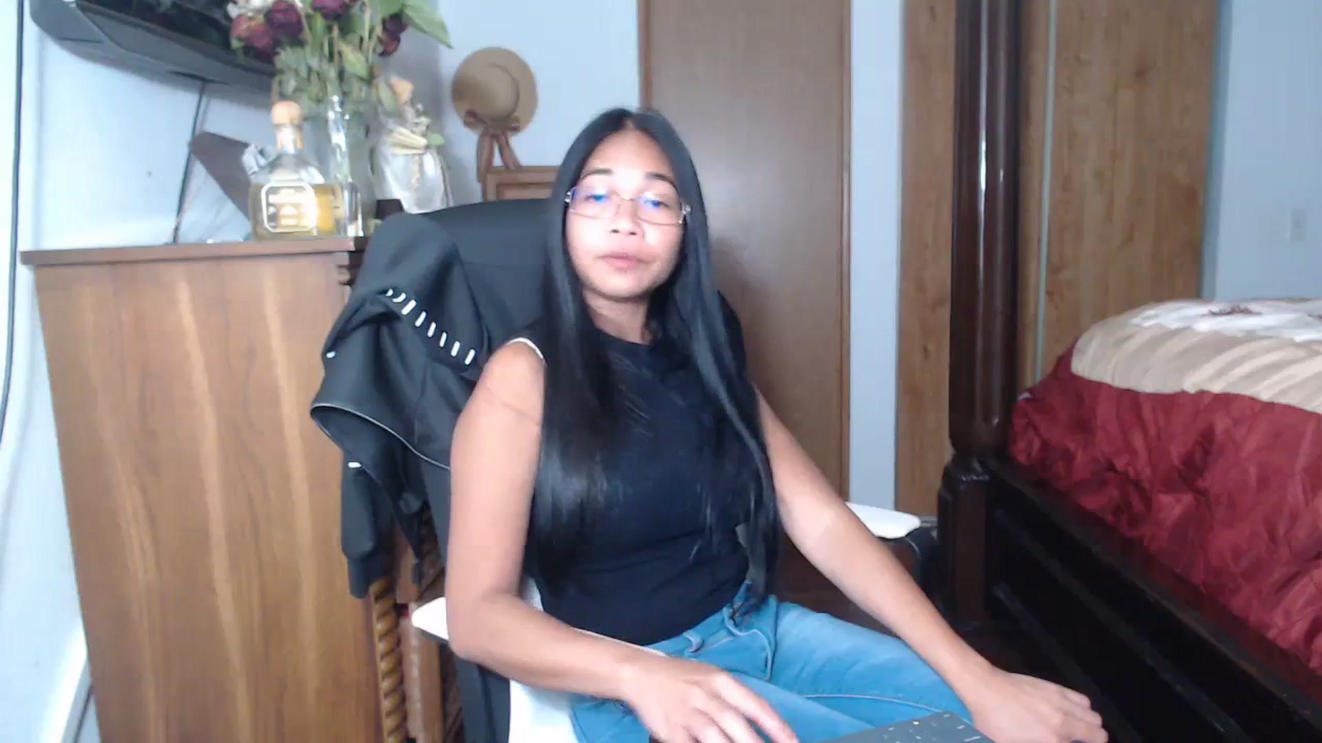Gallery image thumbnail from Littlekai2023's myfreecams stream on, 06/19/2023, 02:08 image 11 of 20
