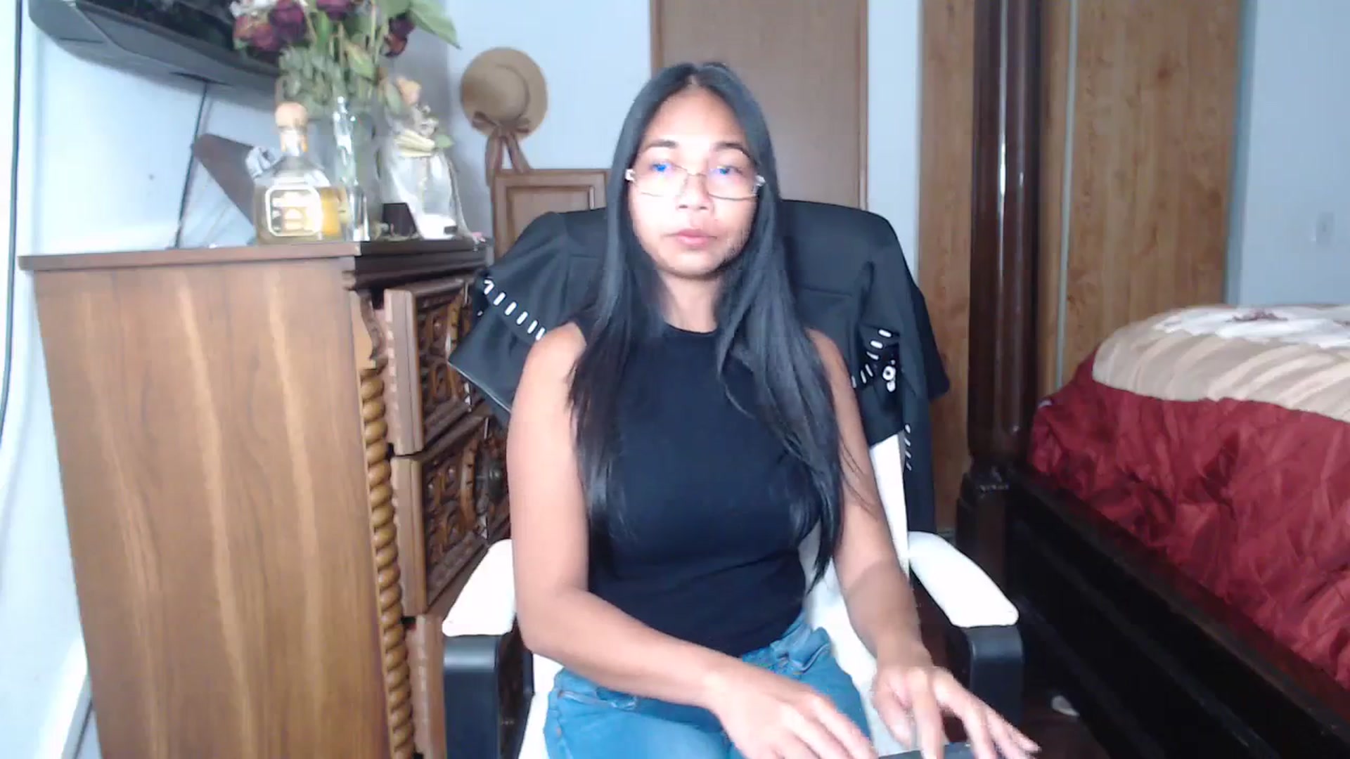 Gallery image thumbnail from Littlekai2023's myfreecams stream on, 06/19/2023, 02:08 image 6 of 20