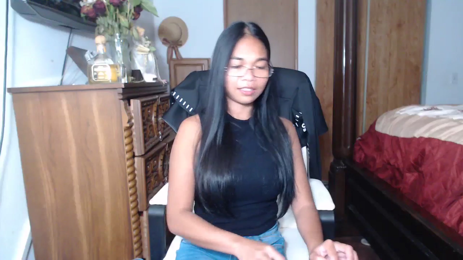 Gallery image thumbnail from Littlekai2023's myfreecams stream on, 06/19/2023, 02:08 image 16 of 20