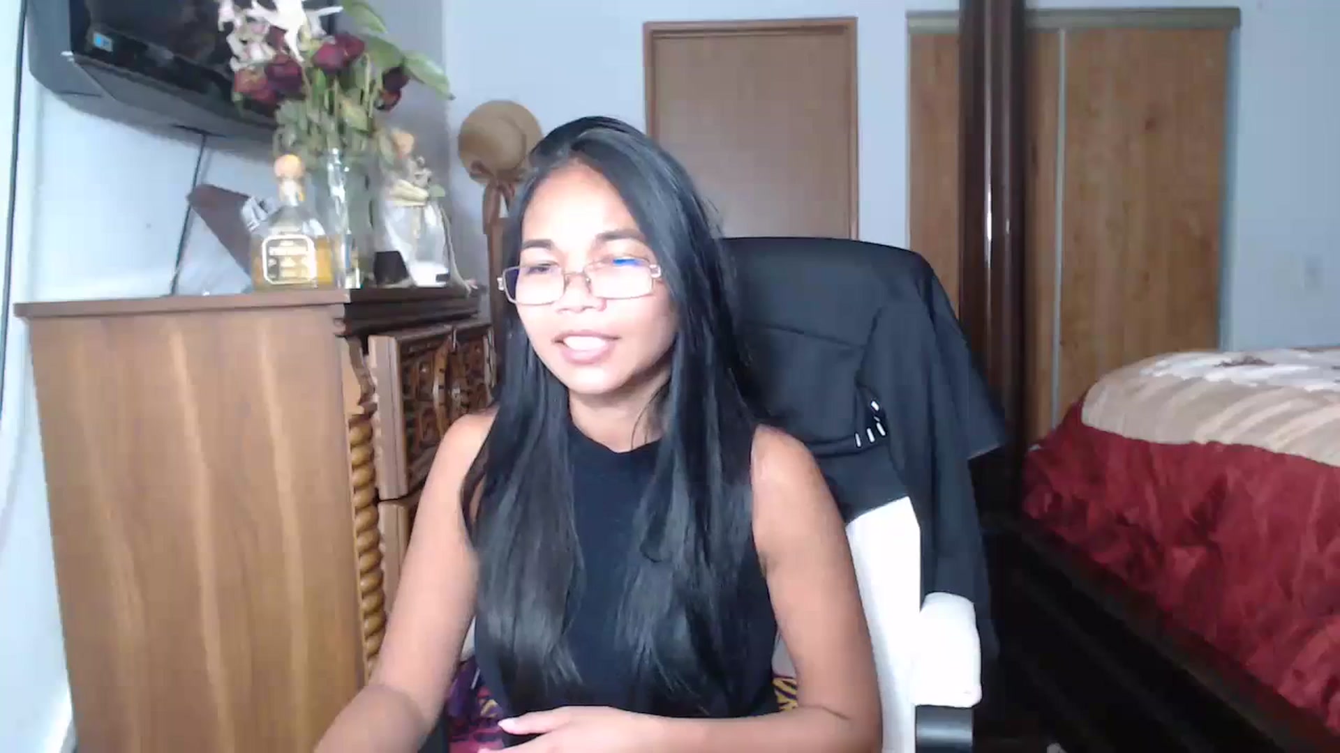Gallery image thumbnail from Littlekai2023's myfreecams stream on, 06/19/2023, 07:38 image 18 of 20