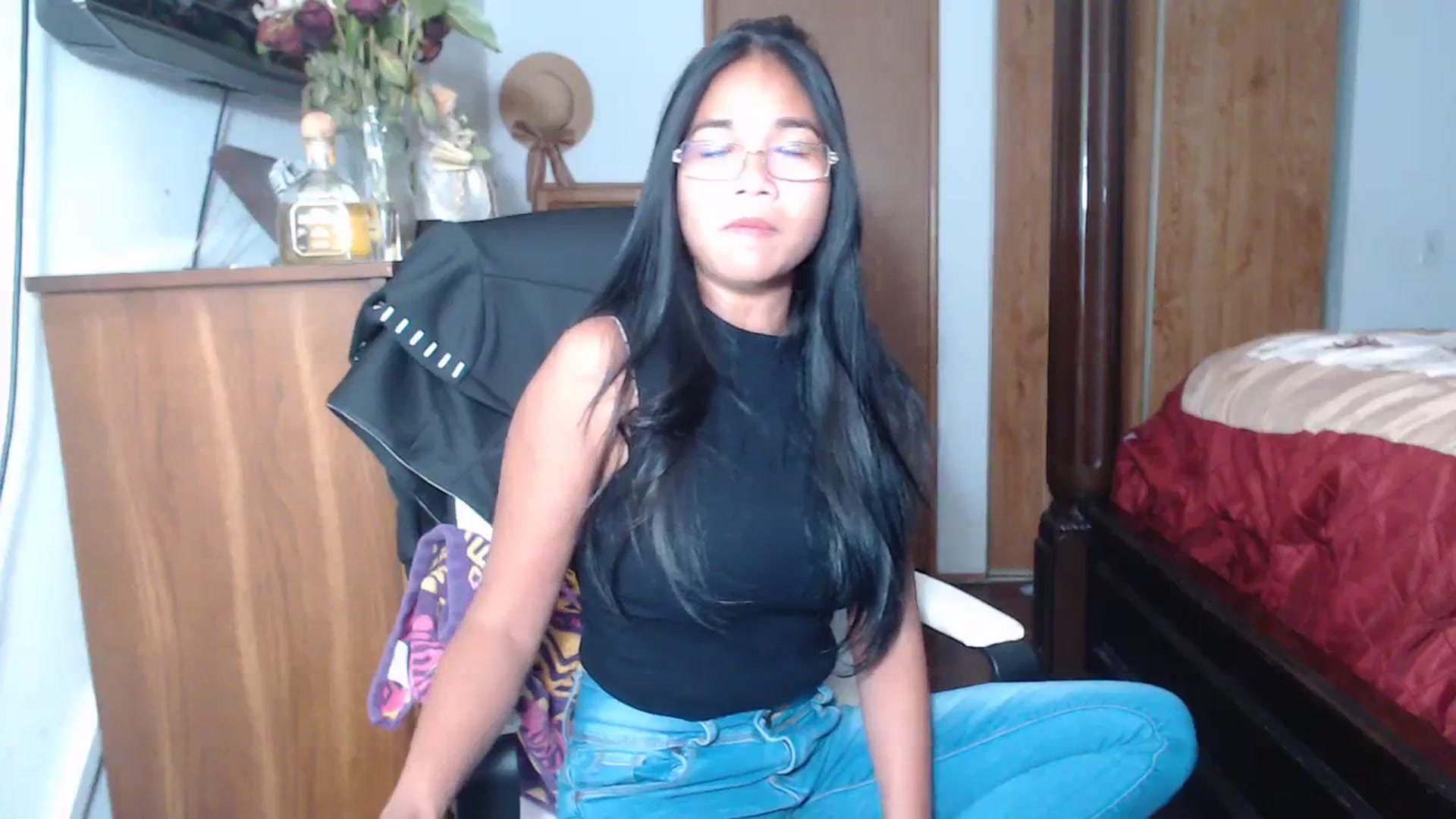 Gallery image thumbnail from Littlekai2023's myfreecams stream on, 06/19/2023, 07:38 image 5 of 20